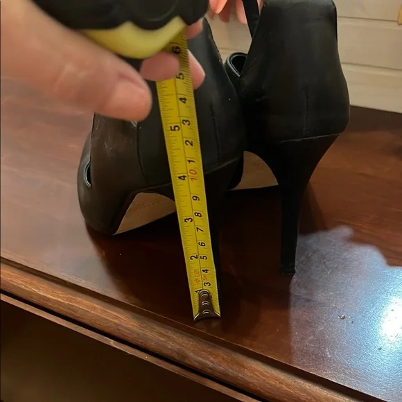 Marciano Leather Elegant Black Strappy Women's Shoes - Picture 4 of 9